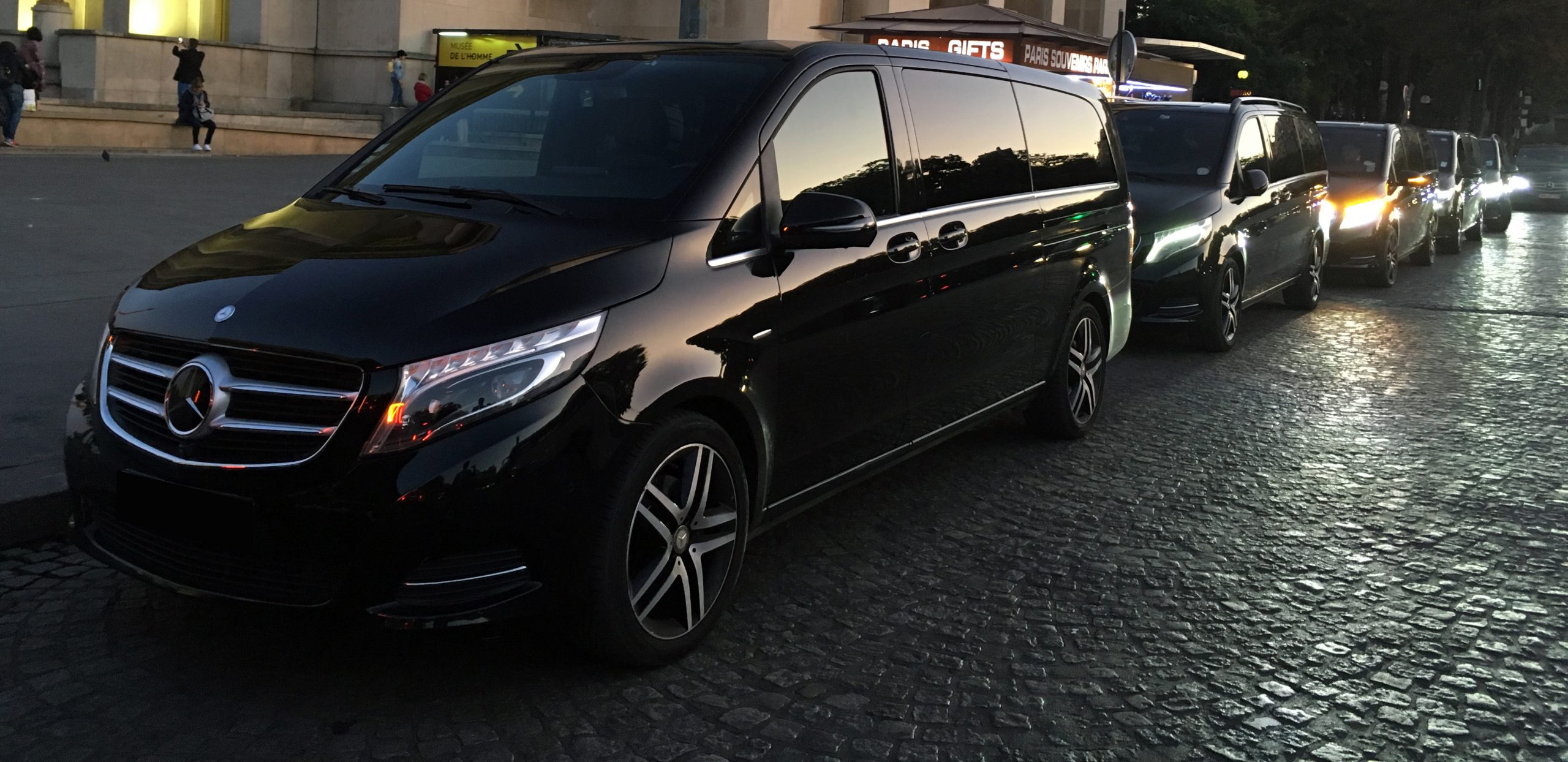 Excellence VIP vous propose des minivans Mercedes Classe V pour vos déplacements de groupes et délégations officielles.